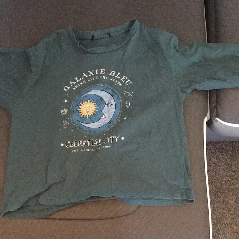 Long sleeve xs woman’s graphic T.